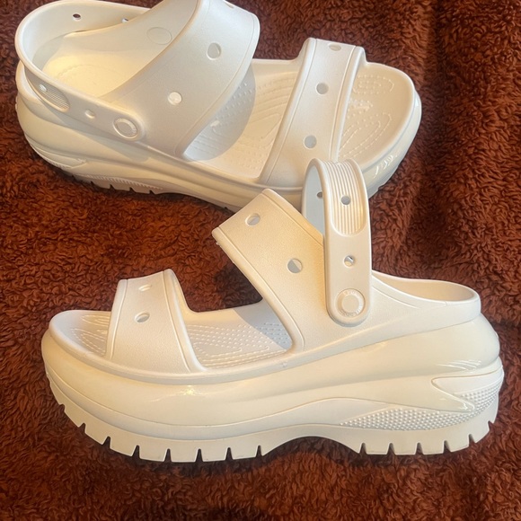 Crocs Classic Mega Crush Platform Sandals - Picture 3 of 5